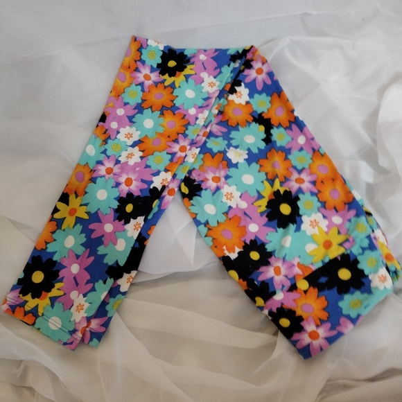 Lula Roe (one size) leggings - Picture 2 of 10